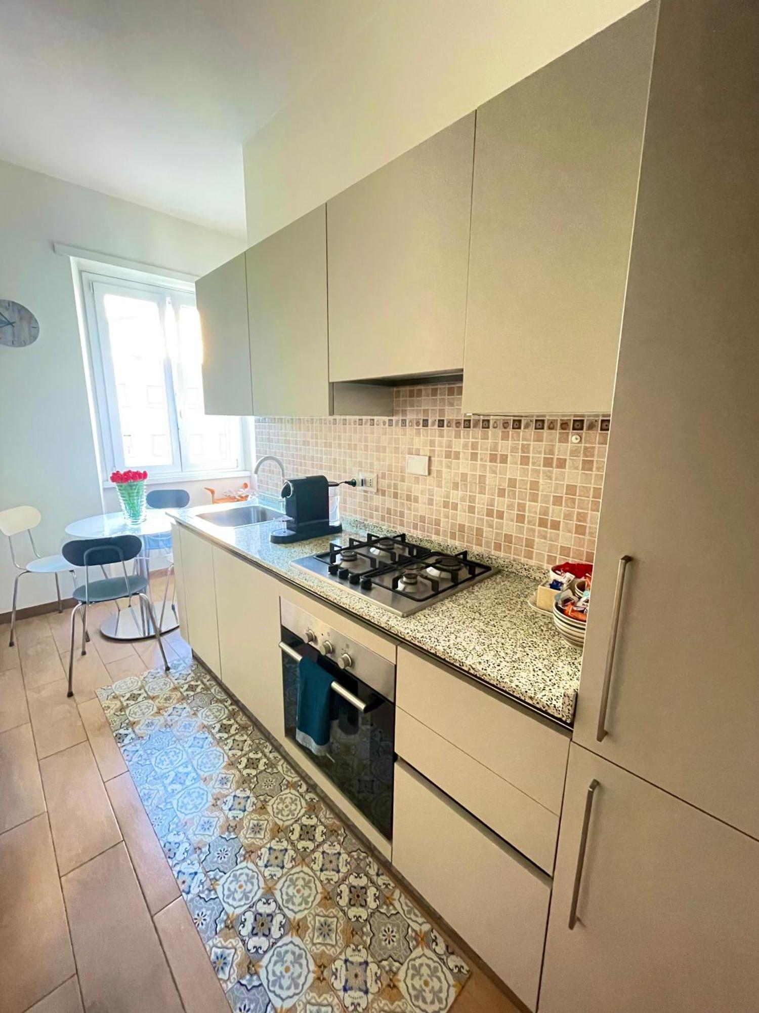 Lucens Domus Appartamento Roma Quartiere Trieste - Vicino Metro B1 - Ngoại thất bức ảnh