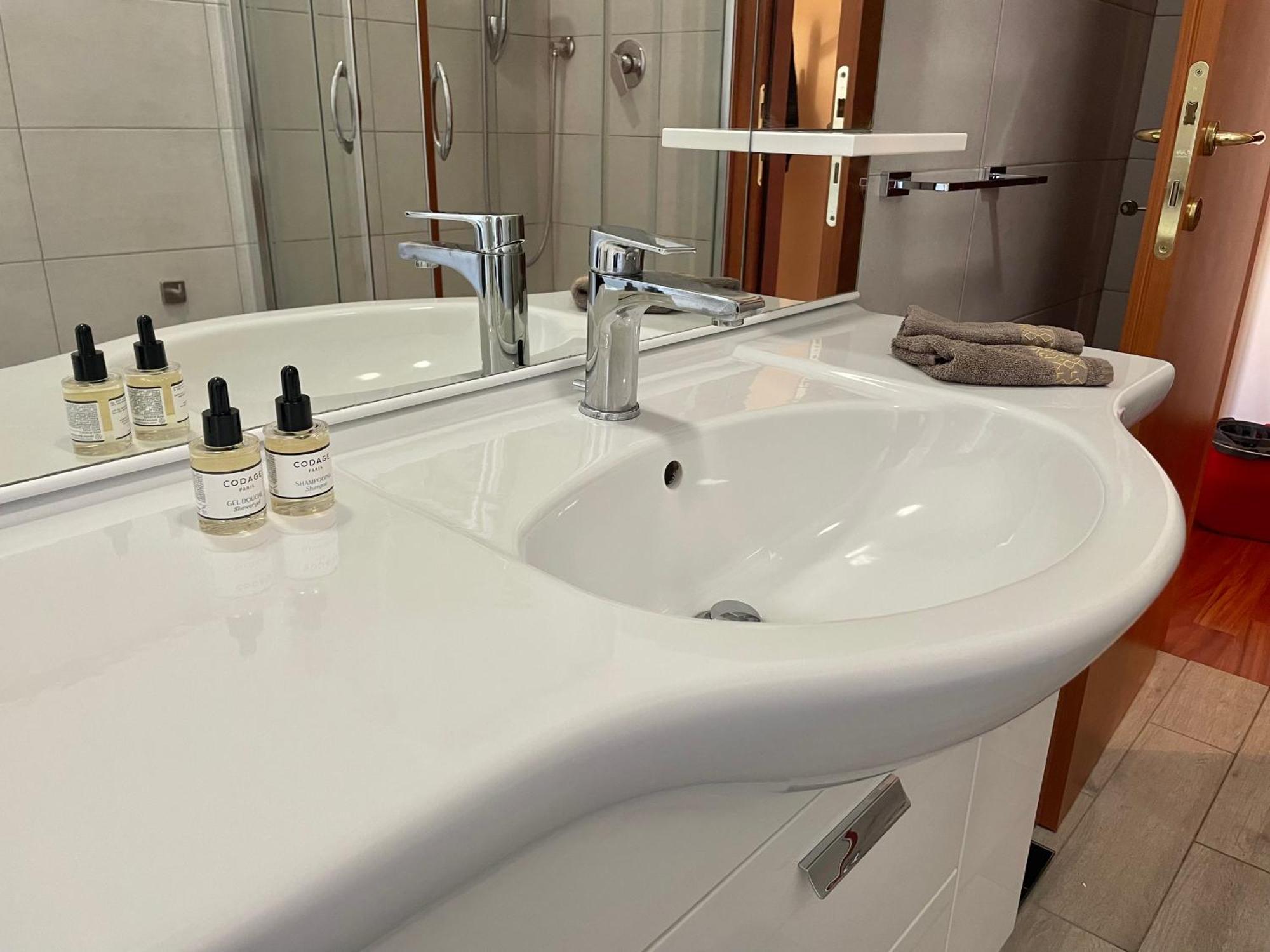 Lucens Domus Appartamento Roma Quartiere Trieste - Vicino Metro B1 - Ngoại thất bức ảnh